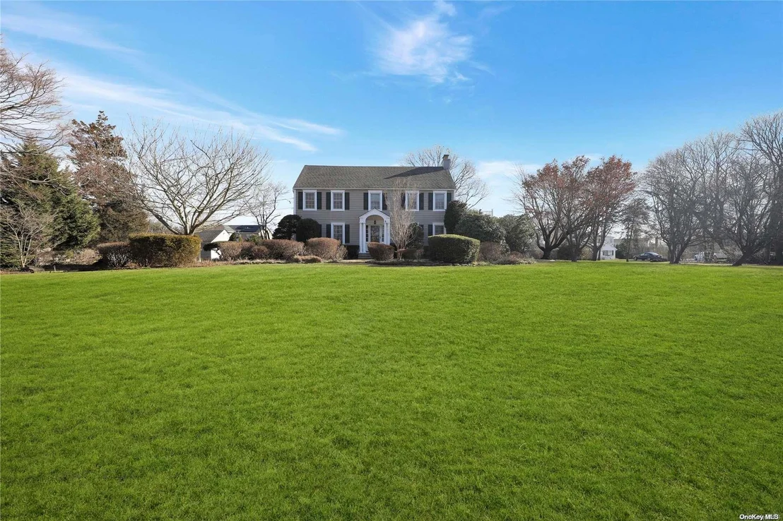 Photo of 87 W Islip Road