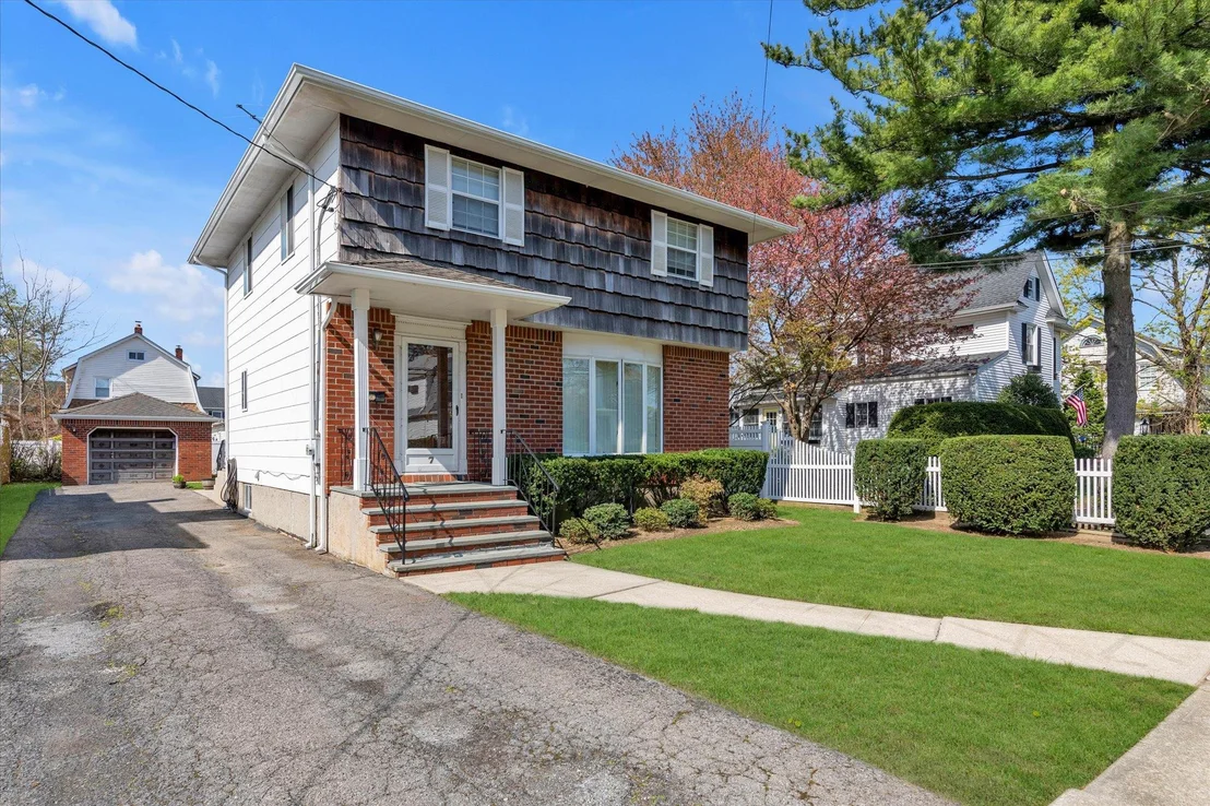 Photo of 7 Sunset Avenue