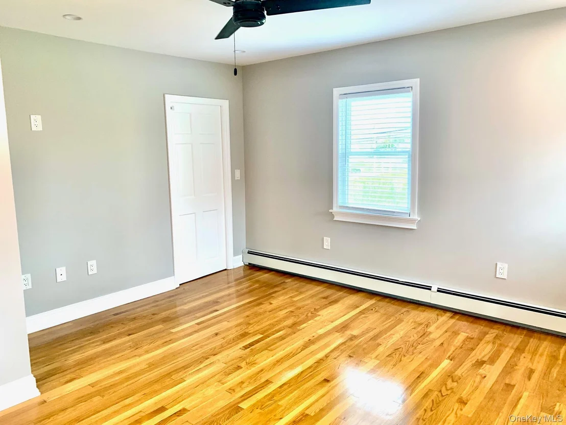 Photo of 435 Middle Road