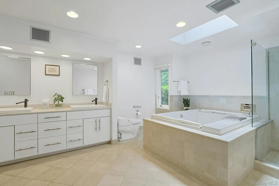 Photo of 10 Cypress Point Drive