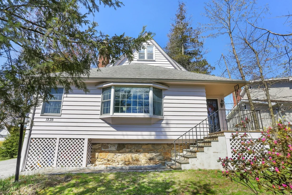 Photo of 1235 Post Road