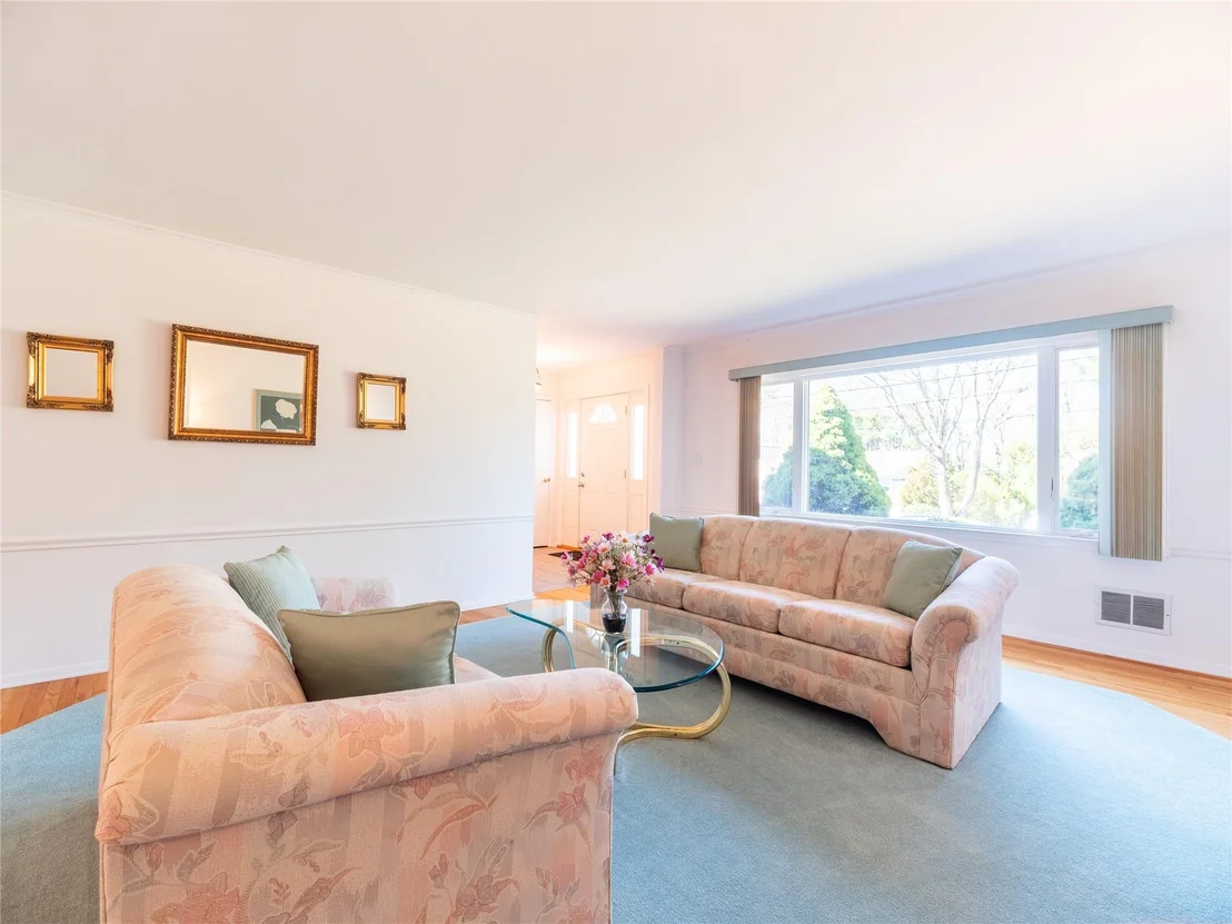 Photo of 9 Mohegan Lane