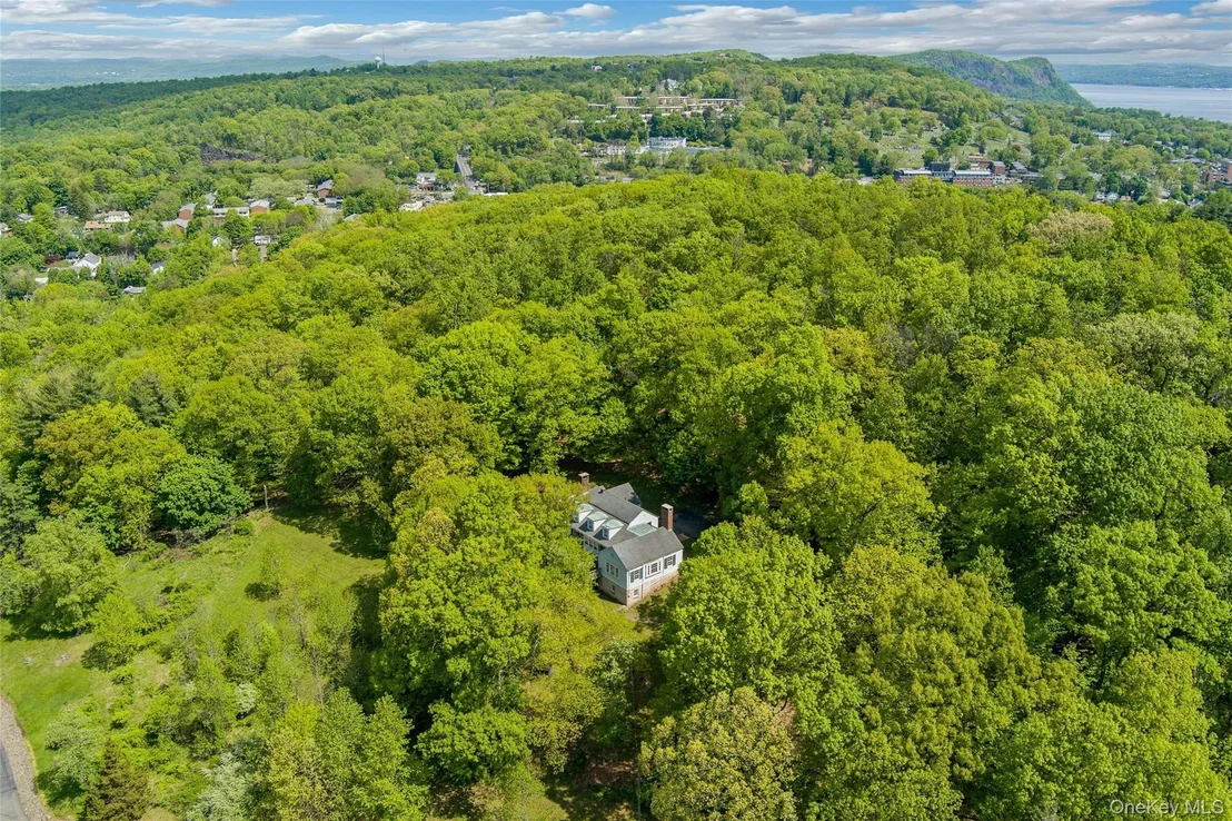 Photo of 982 Bradley Parkway
