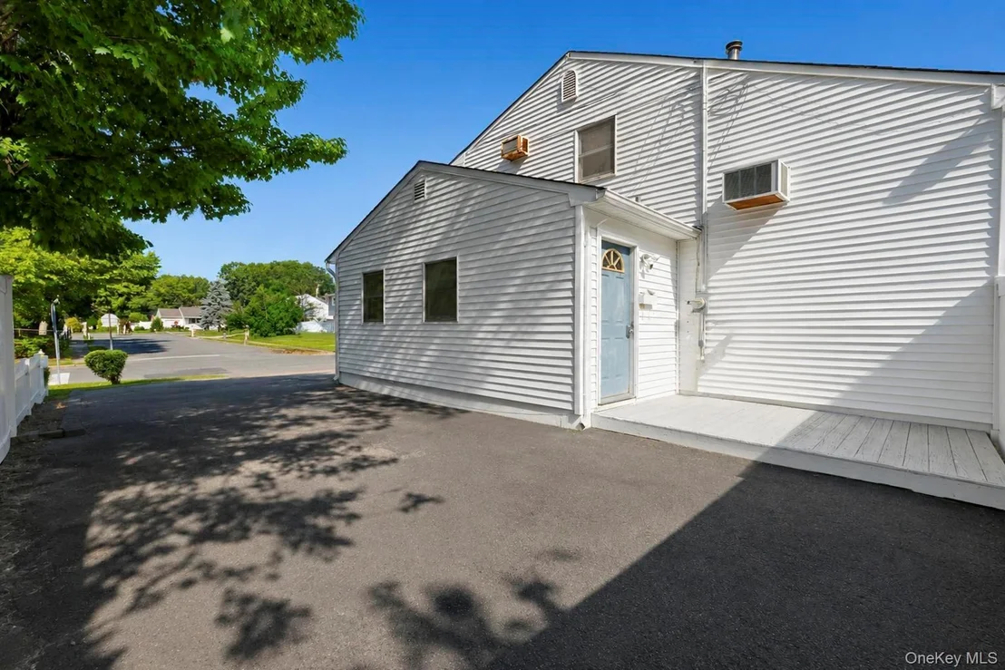 Photo of 117 Selden Boulevard