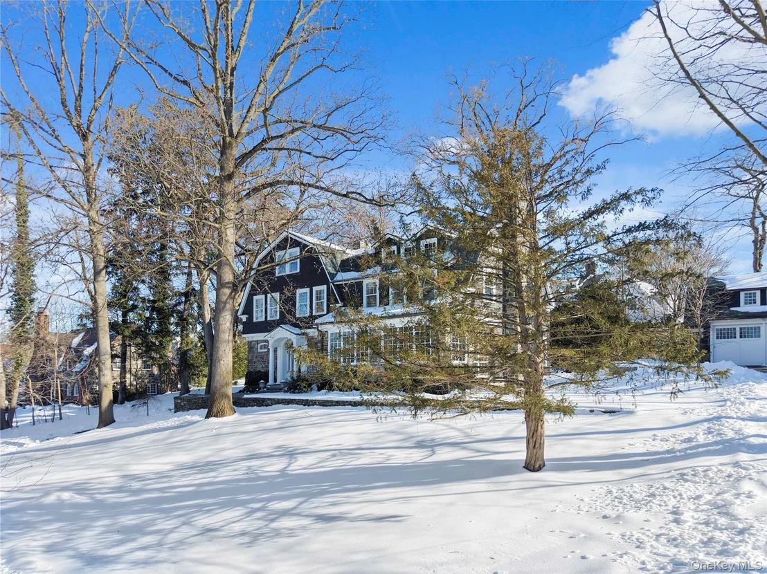 Photo of 534 Pelham Manor Road