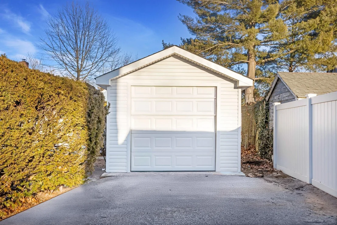 Photo of 916 Barth Drive
