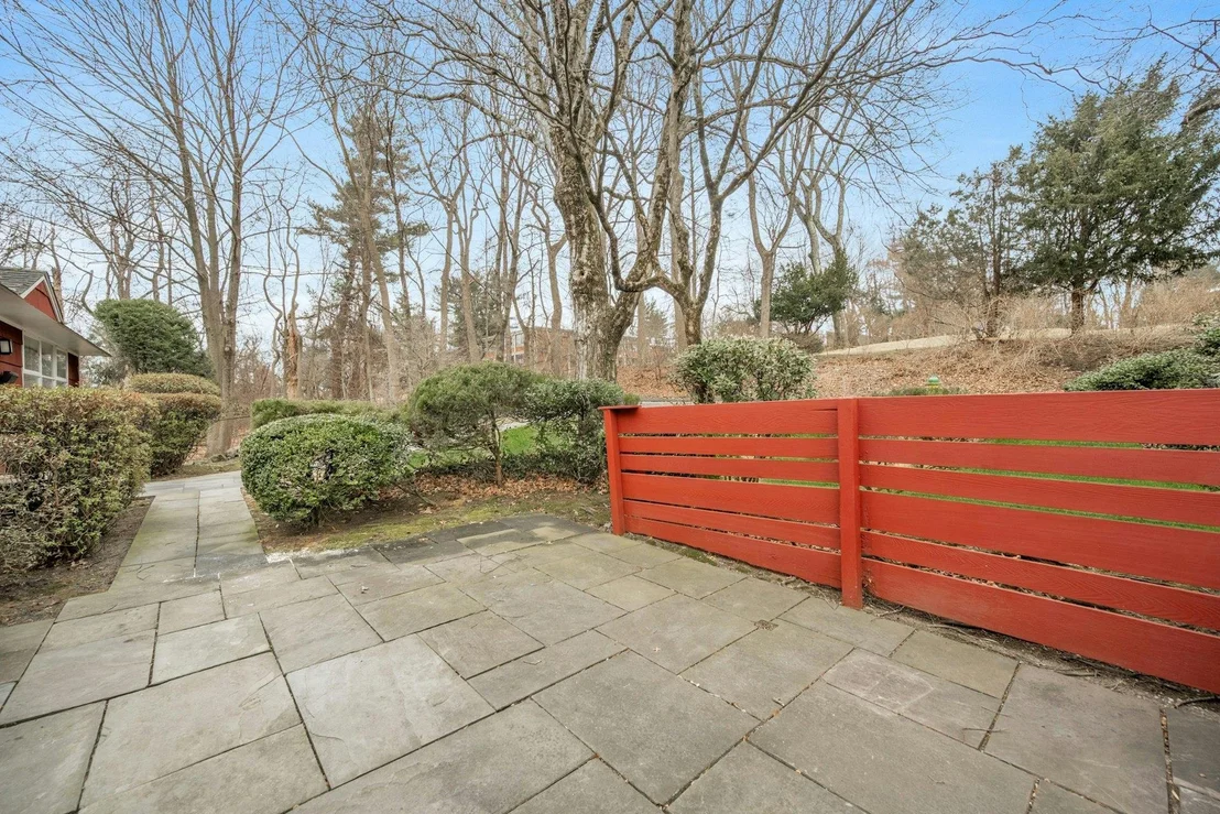 Photo of 180 N Hampton Drive
