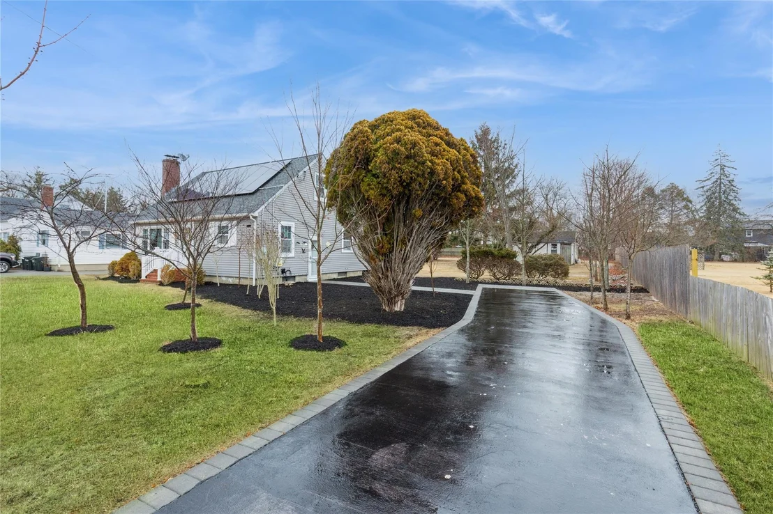 Photo of 97 Pine Neck Avenue