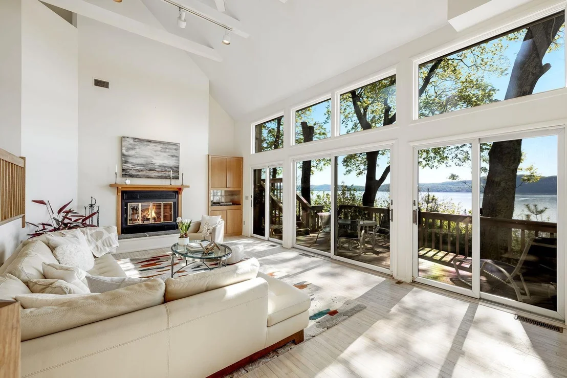 Photo of 444 River Road