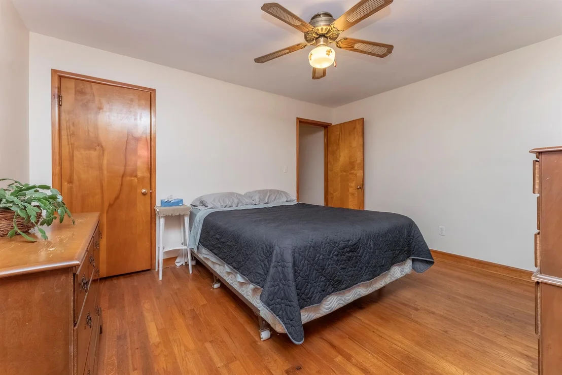 Photo of 1076 Decker Street