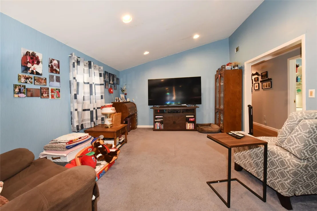 Photo of 195 Maple Avenue