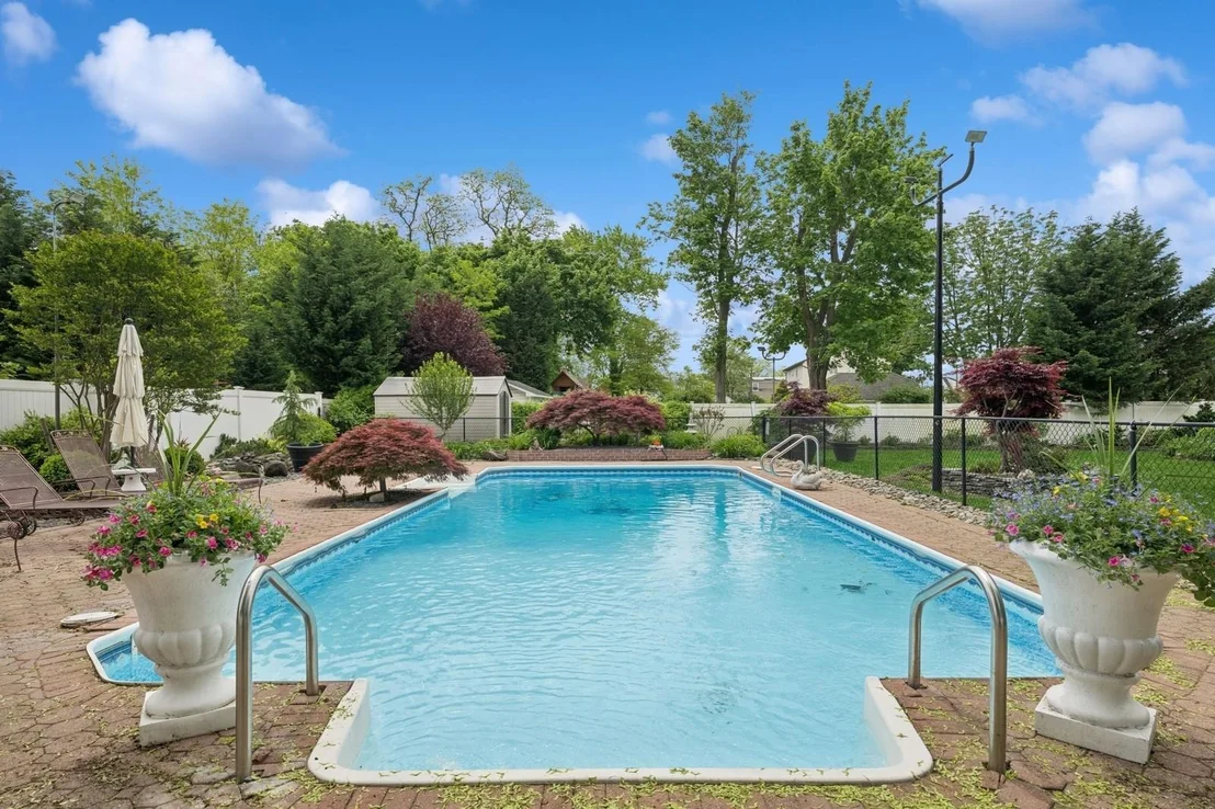 Photo of 2525 Beverly Road