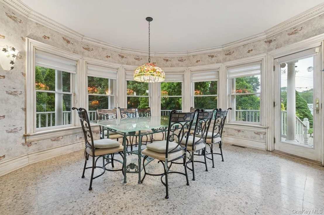 Photo of 80 Soundview Drive