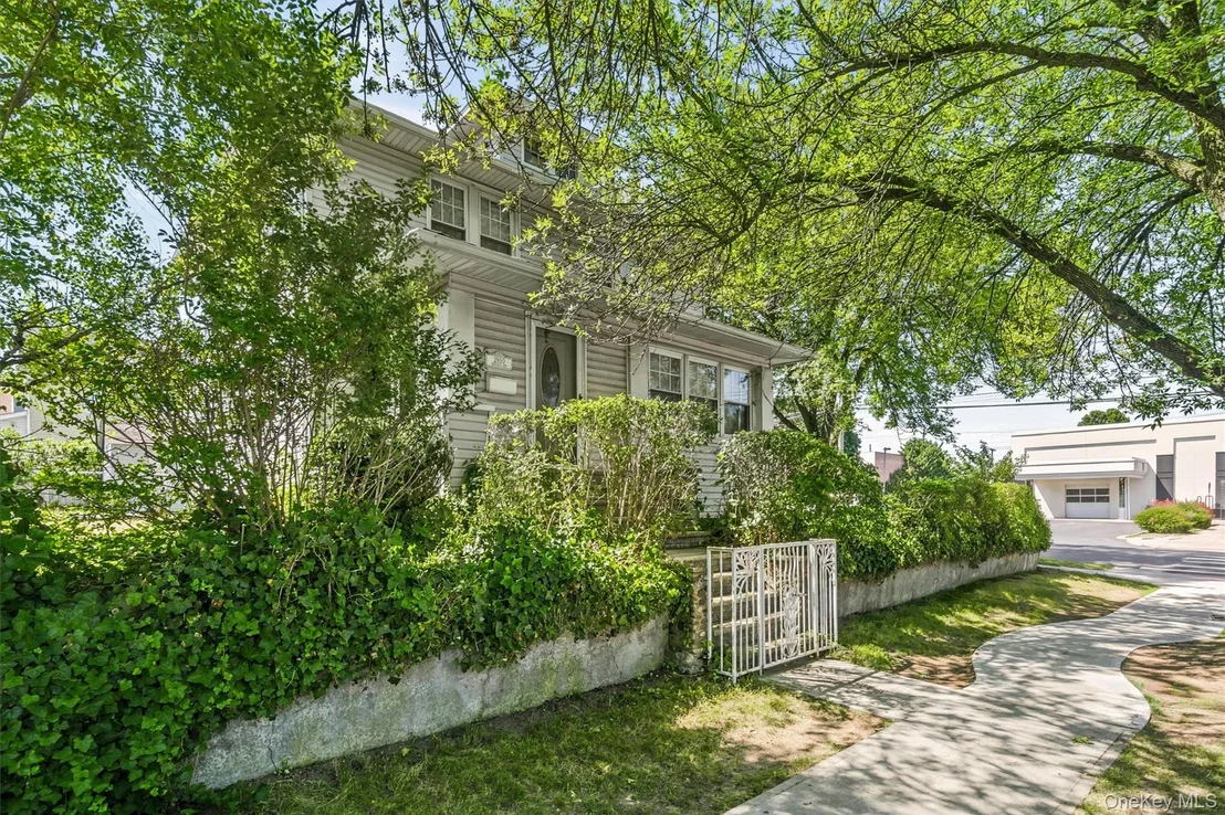 Photo of 2950 Randall Avenue