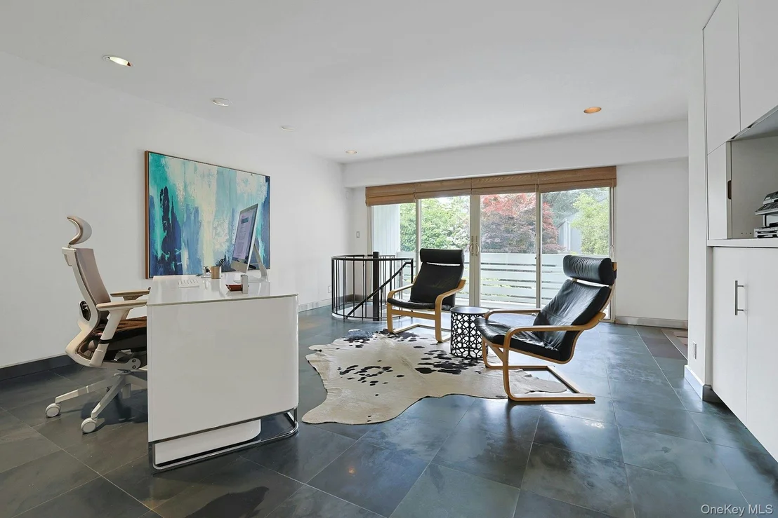 Photo of 10 Cypress Point Drive