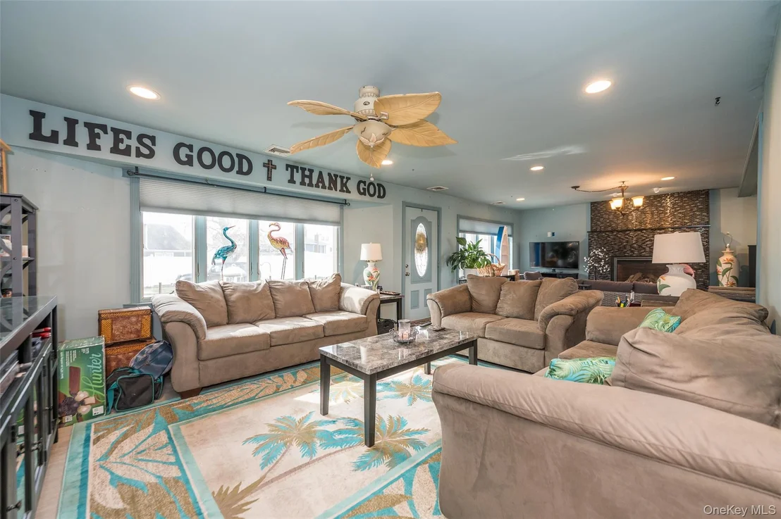 Photo of 3414 Riverside Drive