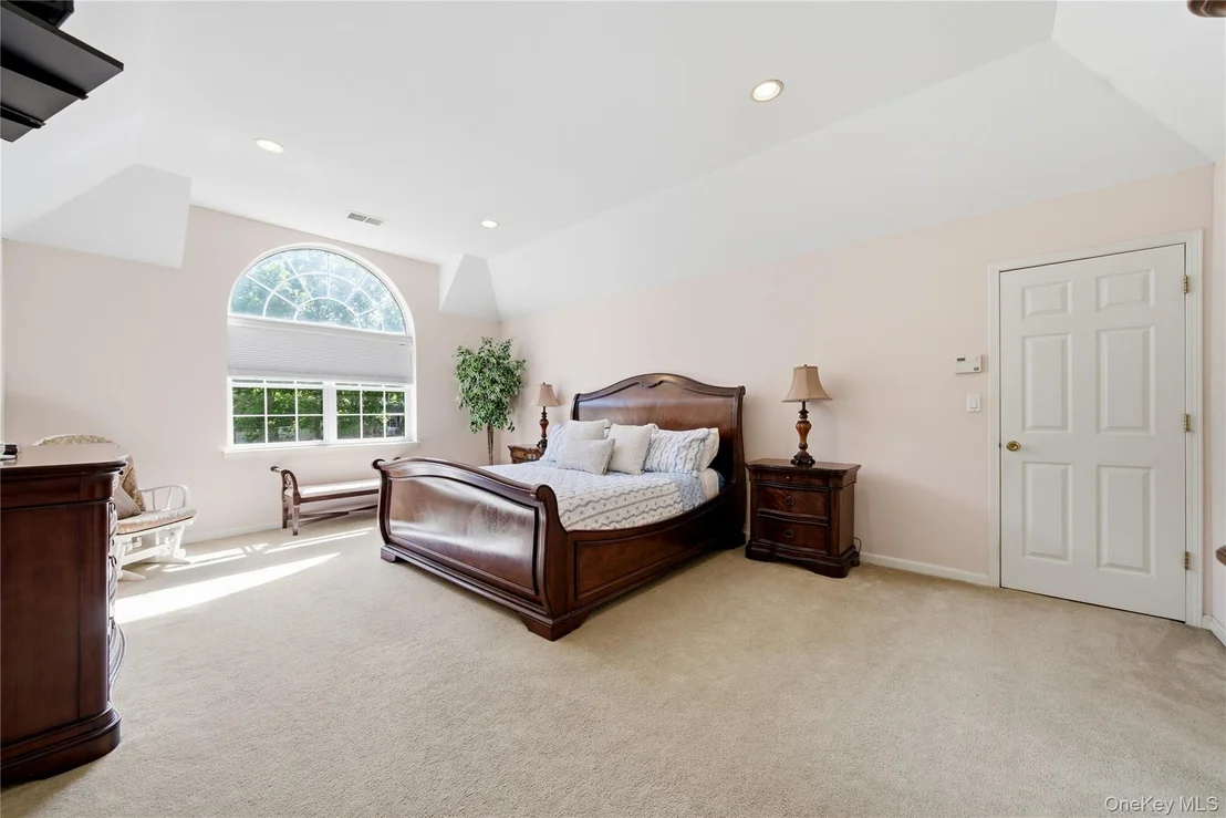 Photo of 9 Ridgefield Drive