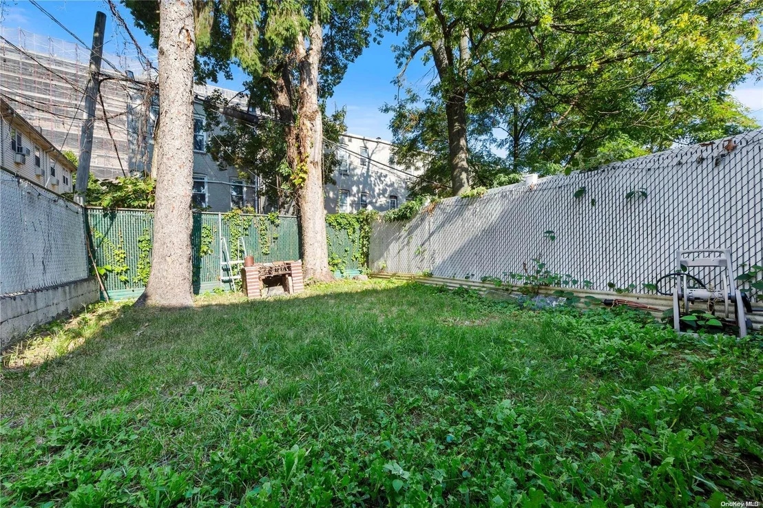 Photo of 765 Shepherd Avenue
