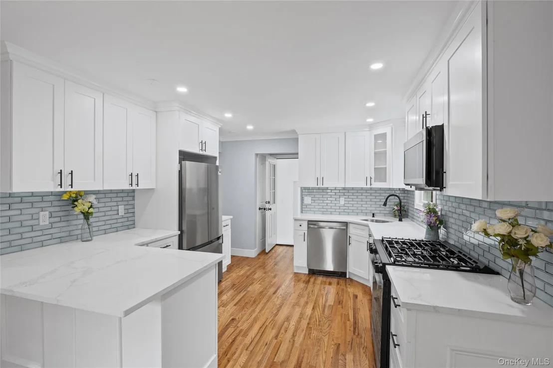 Photo of 81 Rowe Avenue