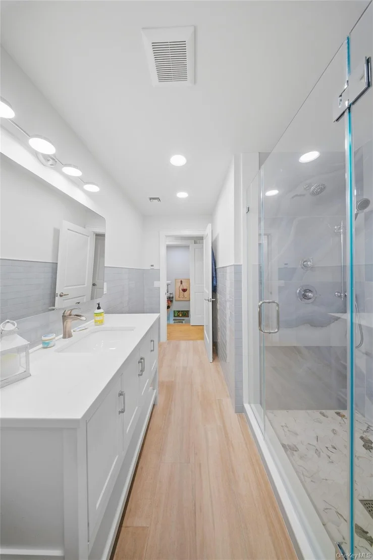 Photo of 345 Bartley Road