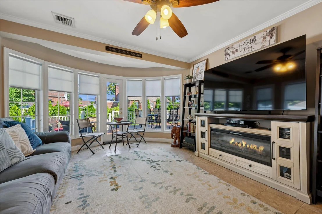 Photo of 2 Lake Drive N