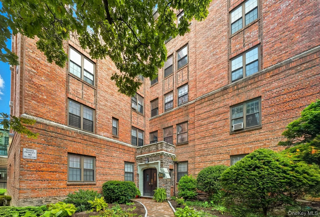 Photo of Unit 5A at 830 Bronx River Road
