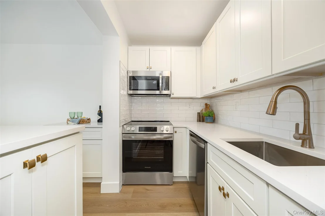 Photo of Unit C at 164 Rinaldi Boulevard