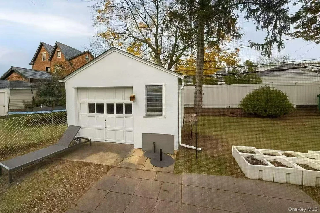 Photo of 243 Cushing Avenue