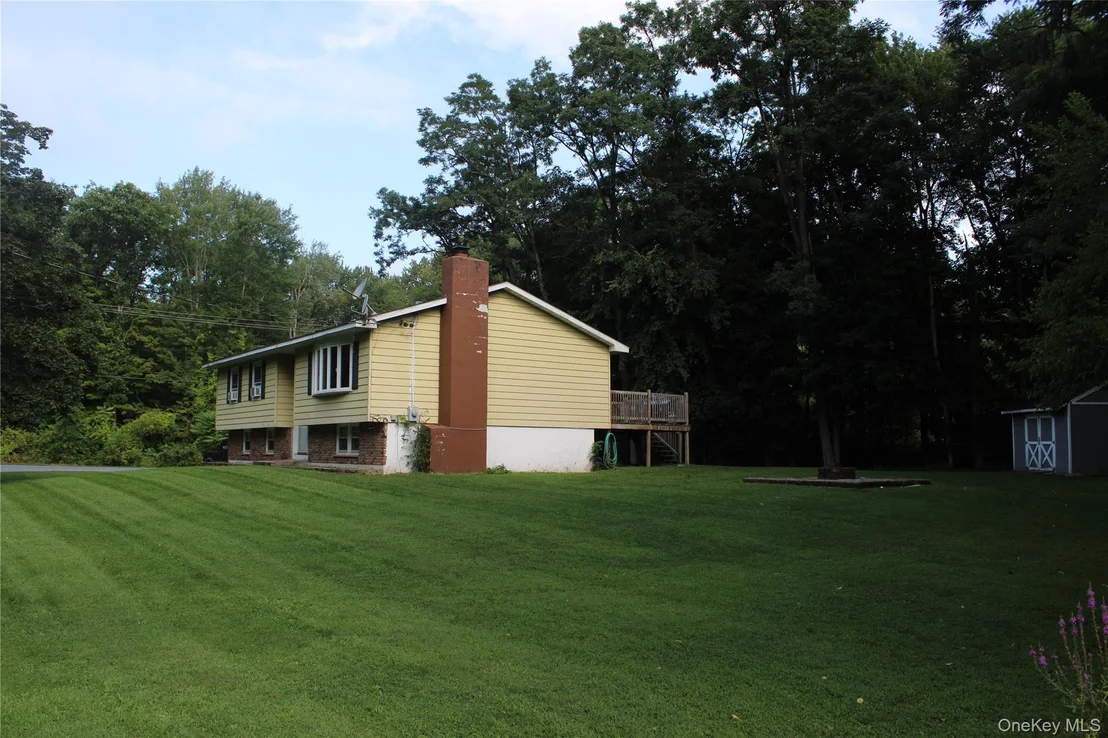 Photo of 230 Roosevelt Road