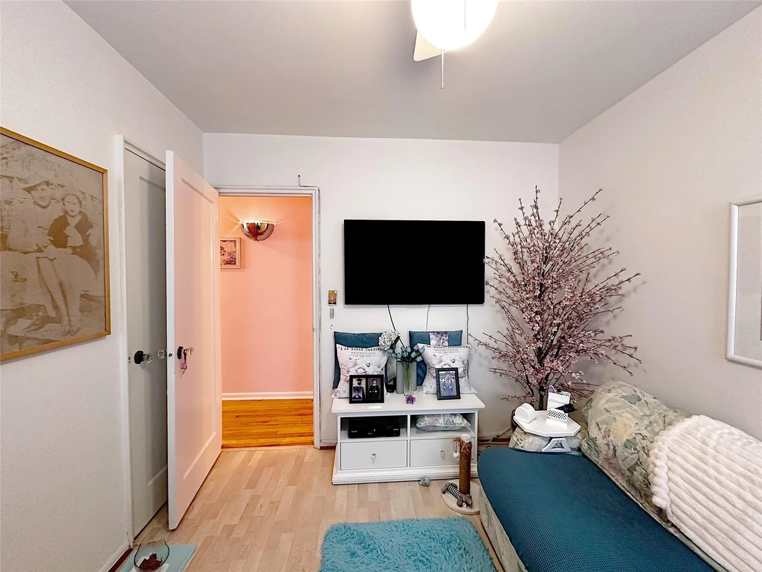 Photo of Unit 3F at 247 Parkview Avenue