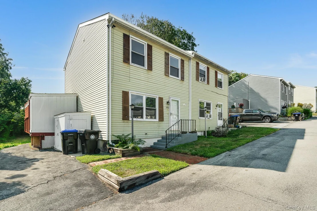 Photo of 102 Rinaldi Boulevard