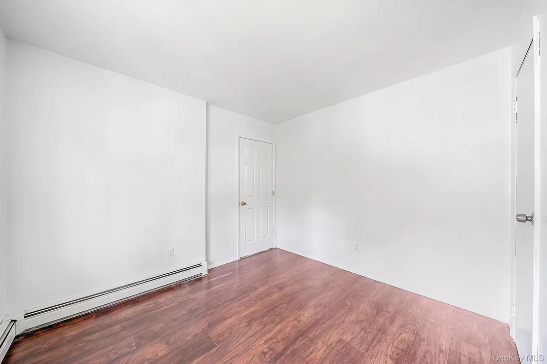 Photo of 35 E 6th Street