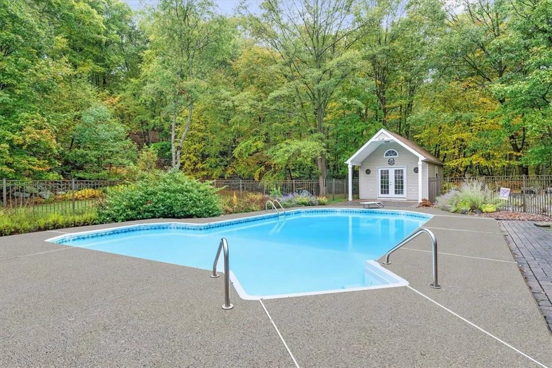 Photo of 46 Brookview Drive
