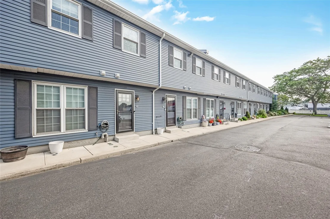 Photo of Unit 21 at 116 Westend Avenue