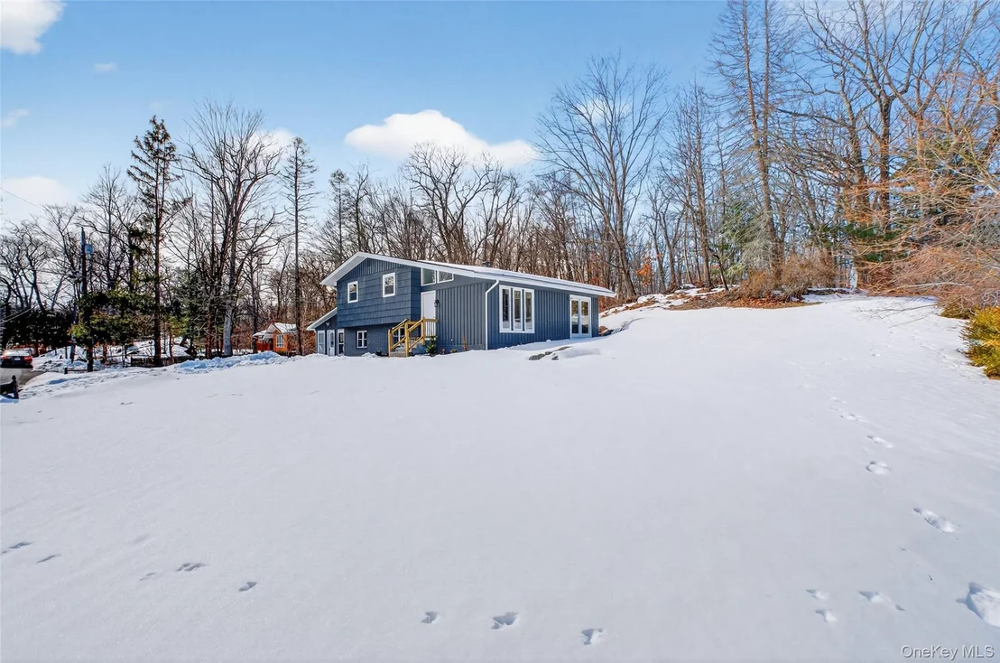 Photo of 74 Roosevelt Road