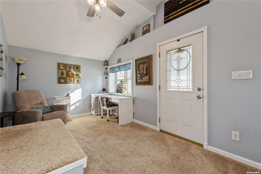 Photo of 9 W Roydon Drive