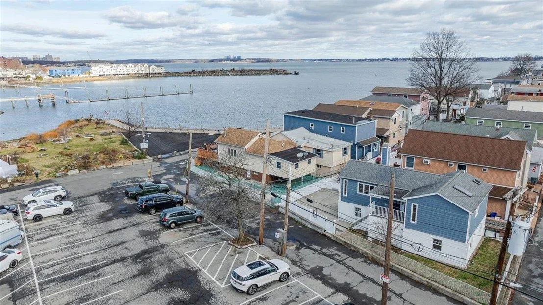 Photo of Unit D at 46 Edgewater Park