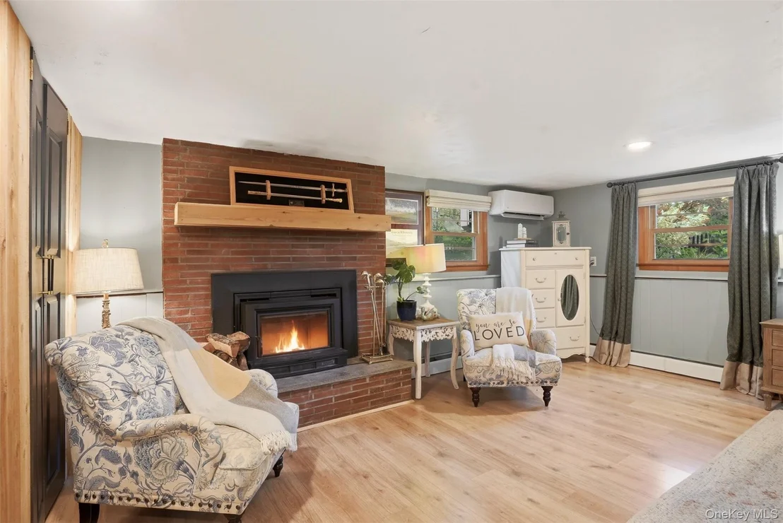 Photo of 16 Howland Road