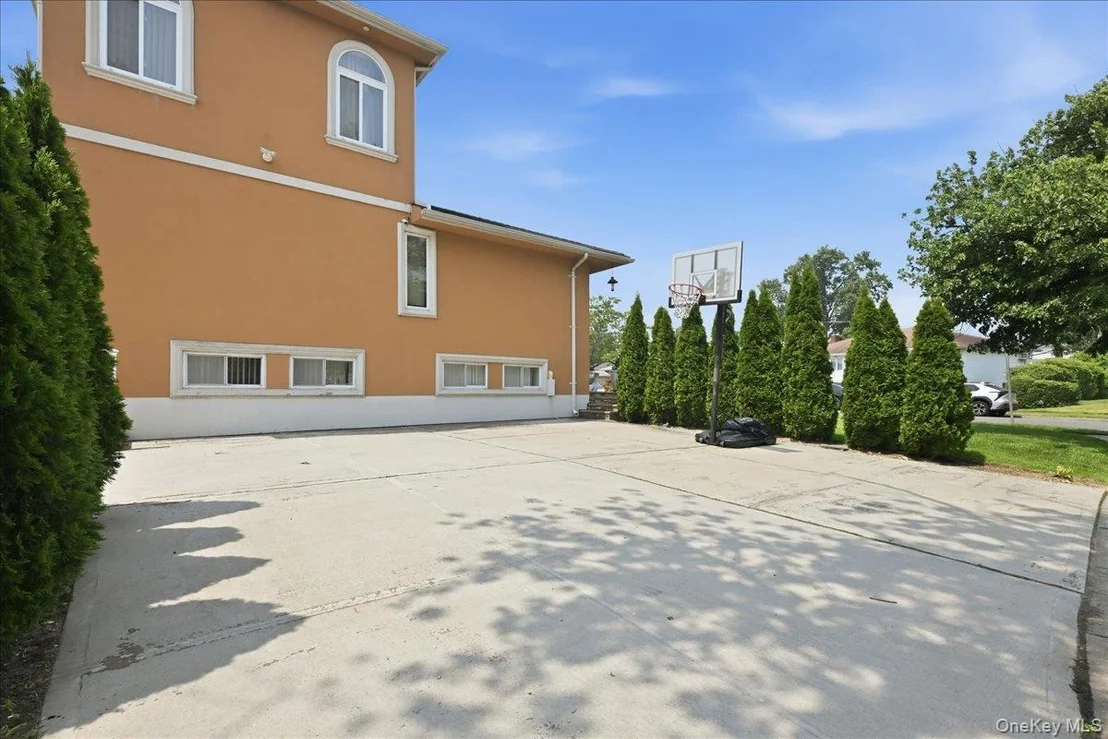 Photo of 844 Park Lane