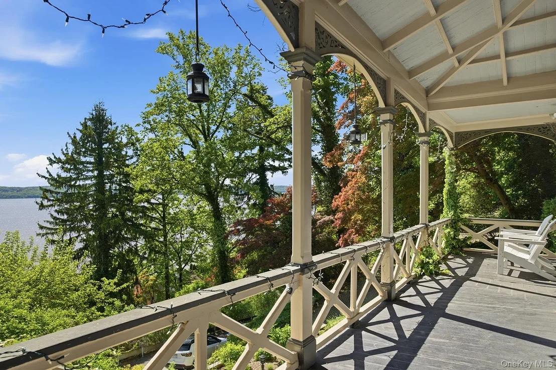 Photo of 215 River Road