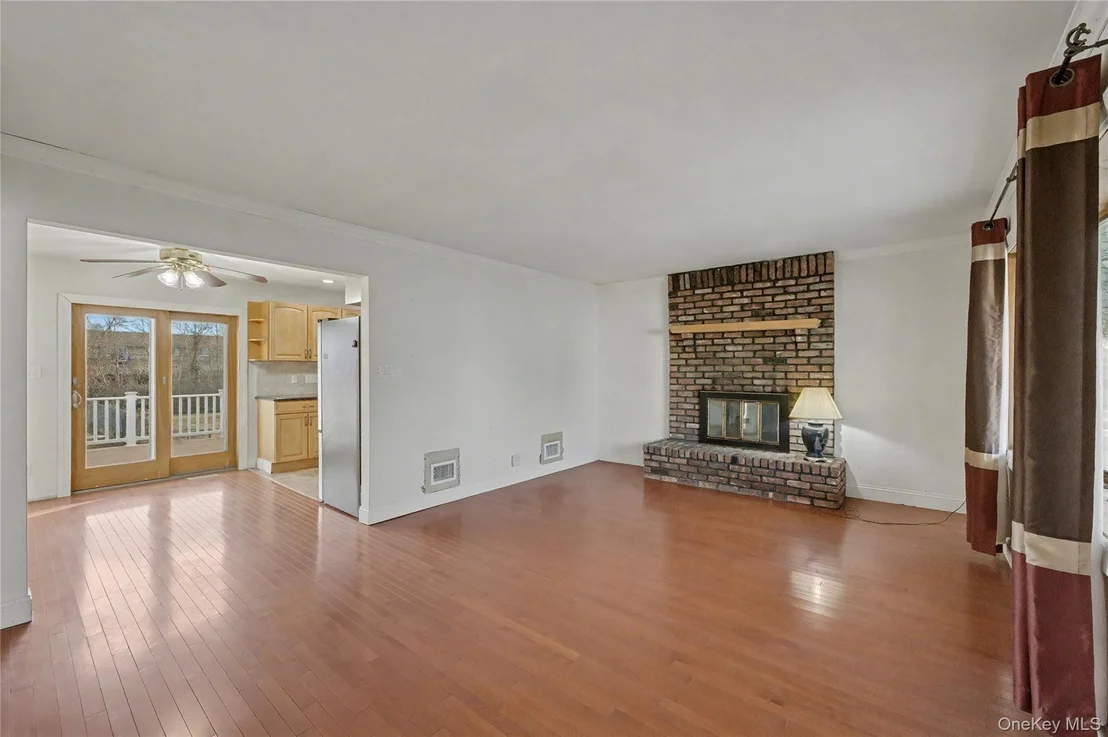 Photo of 158 Moffitt Boulevard