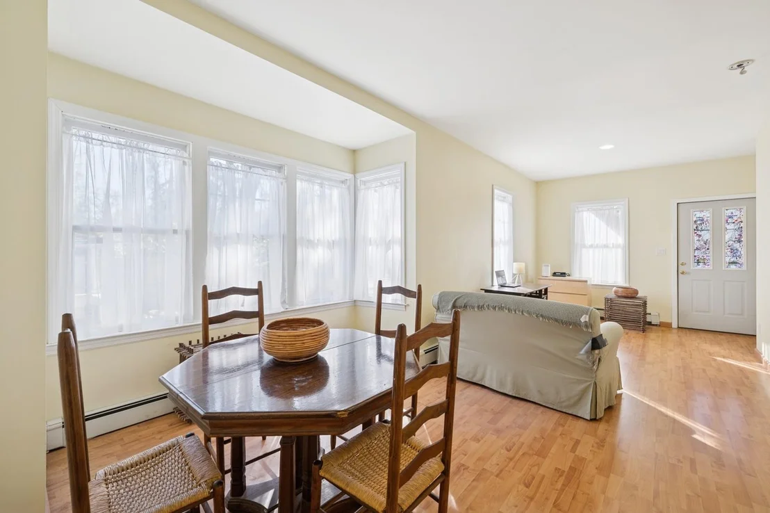 Photo of 807 Meadow Road