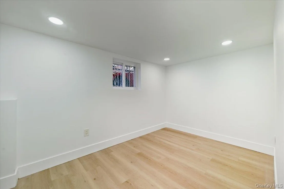 Photo of 1833 Hone Avenue