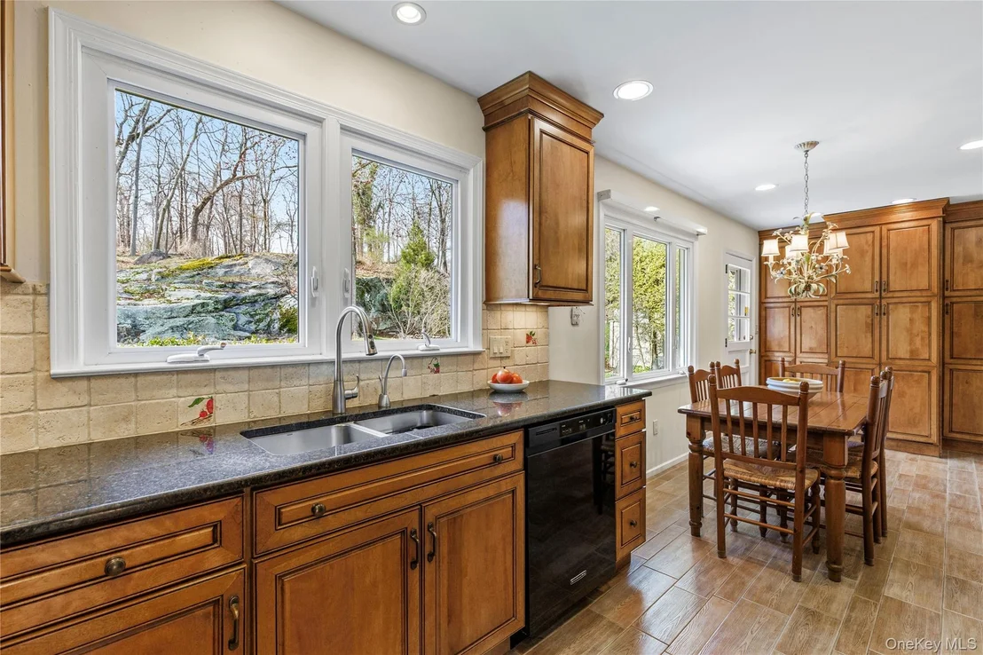 Photo of 14 Loewen Court