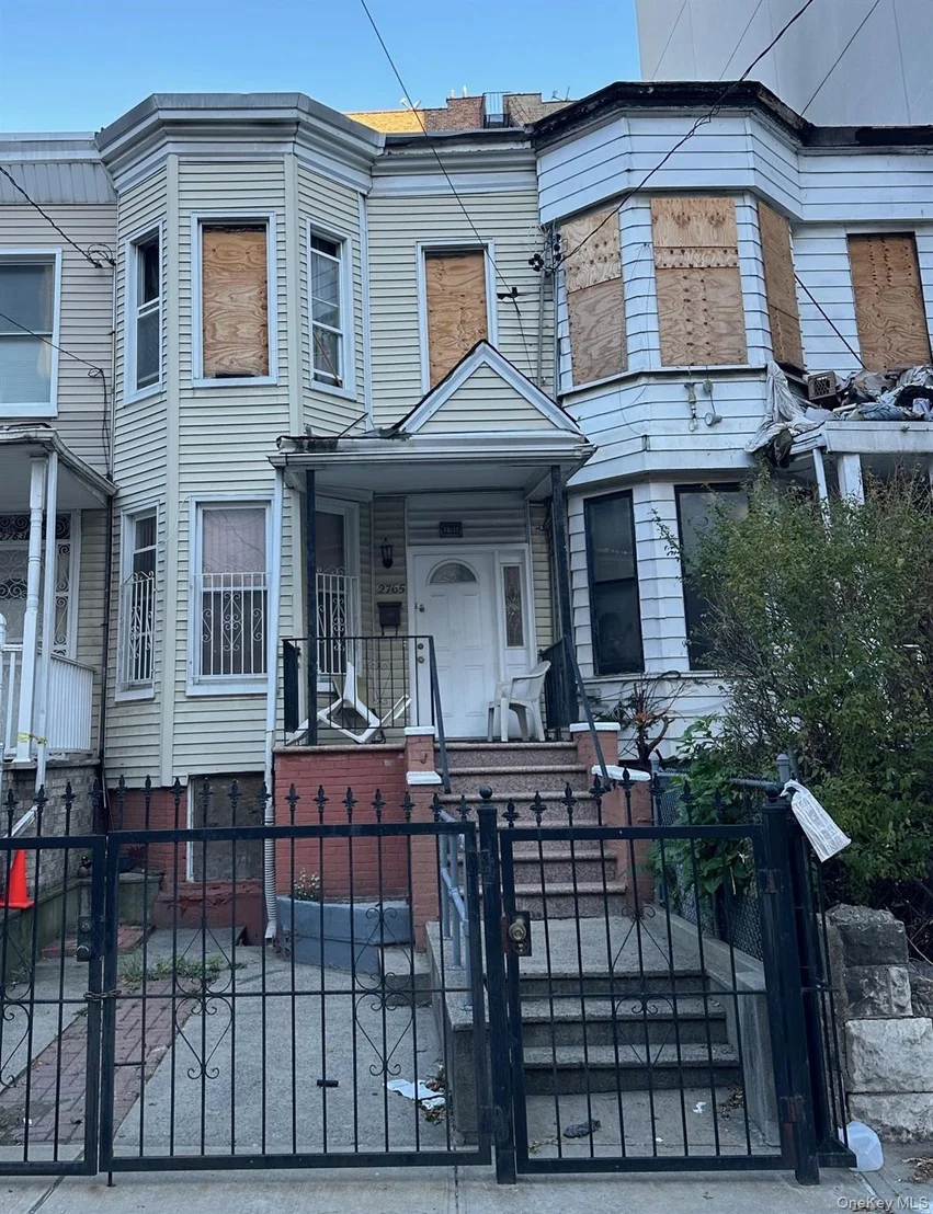 Photo of 2765 Creston Avenue