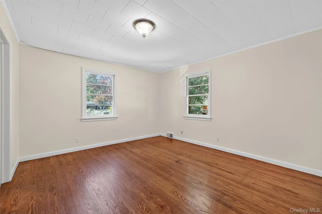 Photo of 12 Mid Oaks Drive
