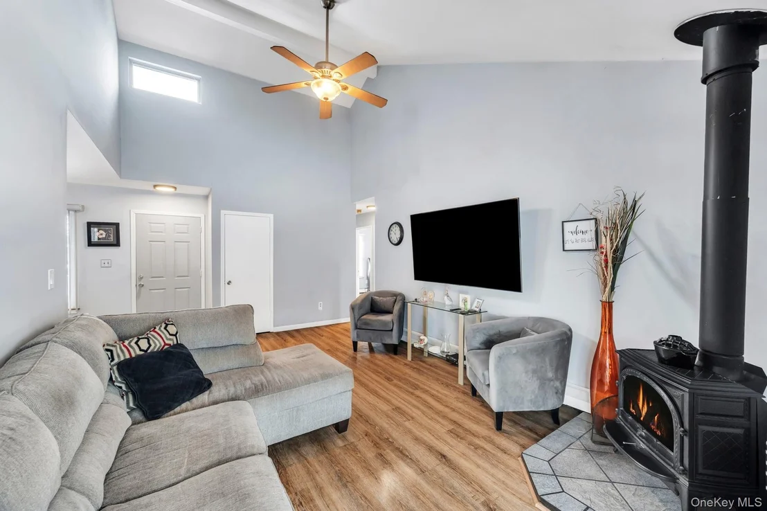 Photo of 17 Groton Lane