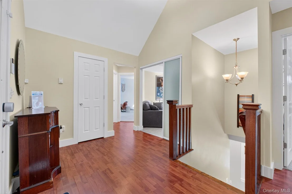 Photo of 60 LAKEVIEW DR