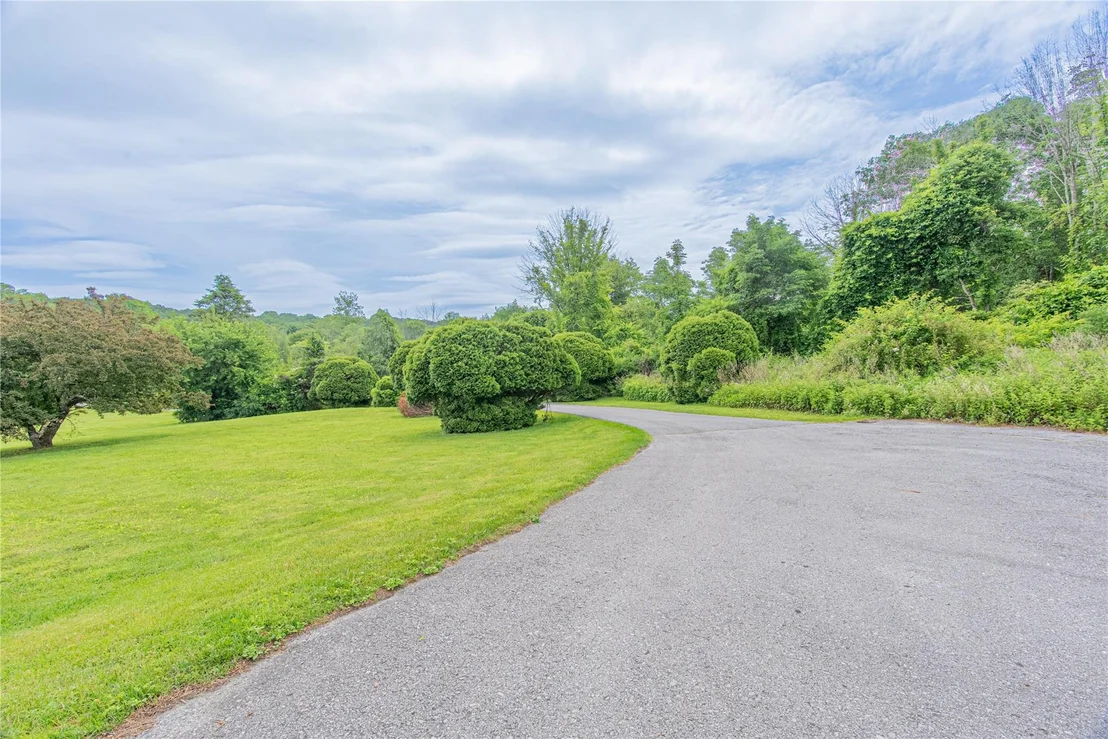 Photo of 2136 Route 55