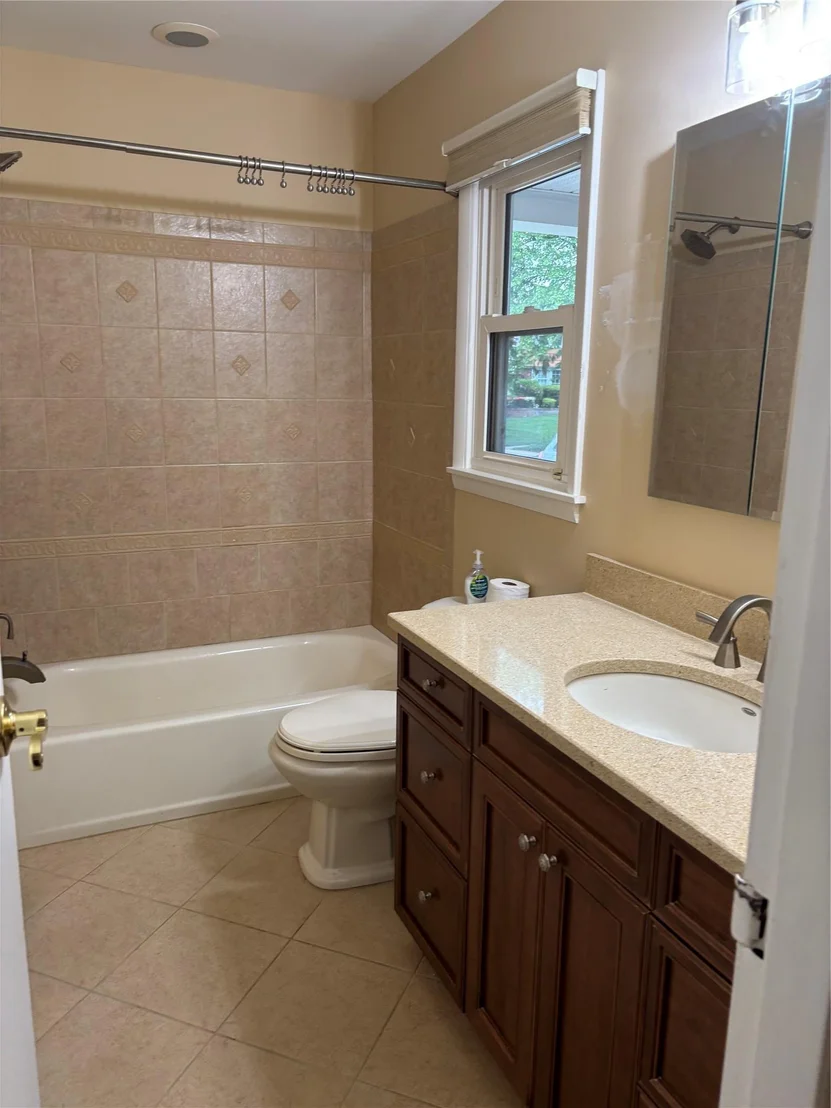 Photo of 52 Hofstra Drive